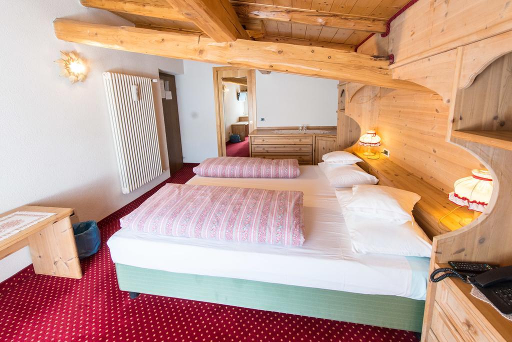 Hotel Garni Norma Madonna di Campiglio Ngoại thất bức ảnh