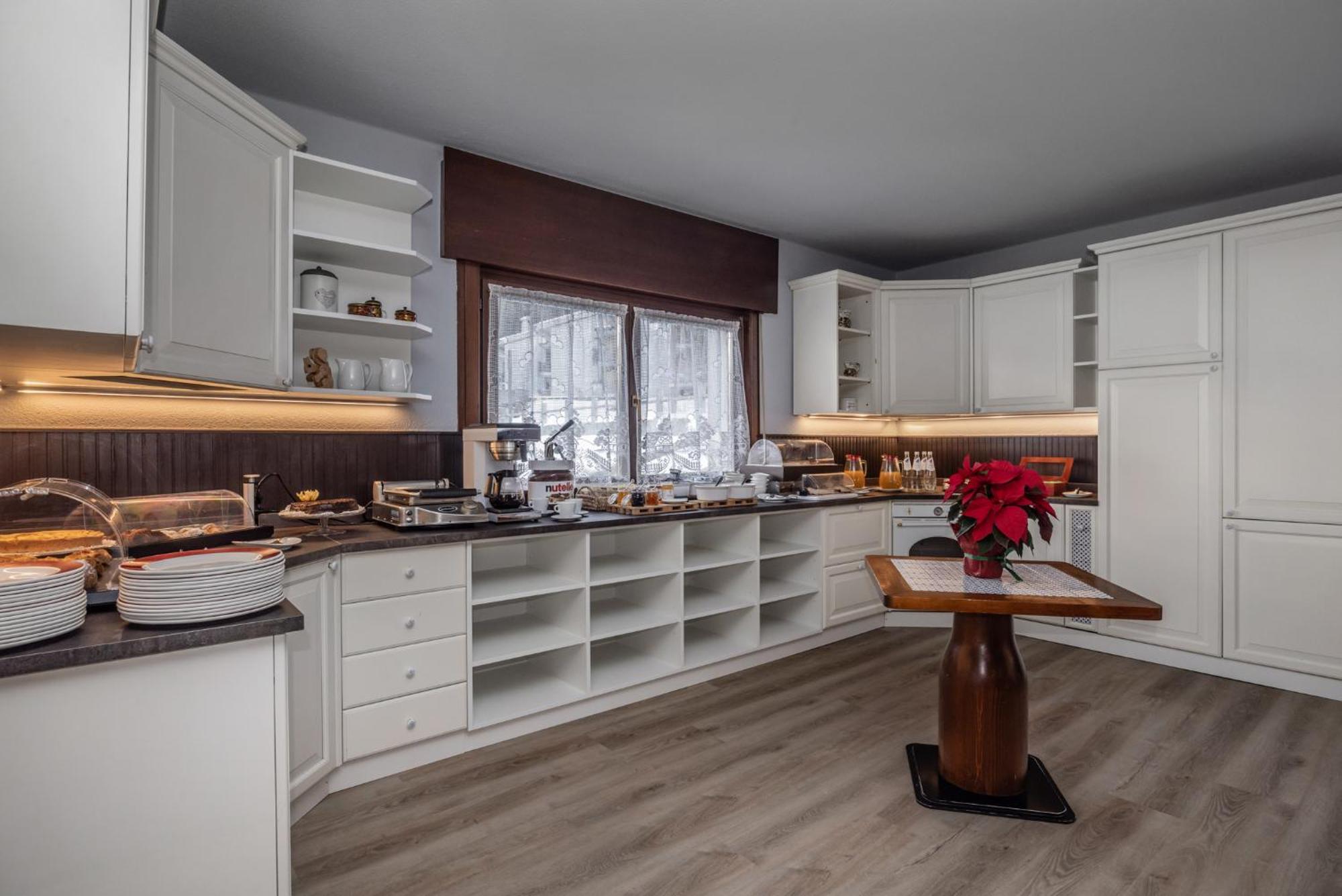 Hotel Garni Norma Madonna di Campiglio Ngoại thất bức ảnh
